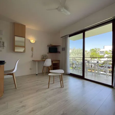 Confortable Avec Balcon, Parking, Piscine Proche Port - Fr-1-246-664 Apartamento