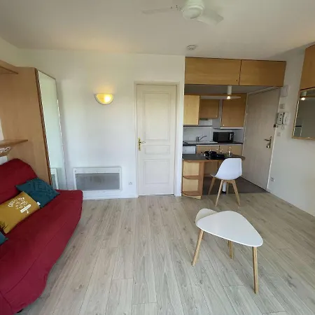 Confortable Avec Balcon, Parking, Piscine Proche Port La Rochelle - Fr-1-246-664 Apartment