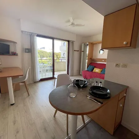 Apartment Confortable Avec Balcon, Parking, Piscine Proche Port La Rochelle - Fr-1-246-664 *
